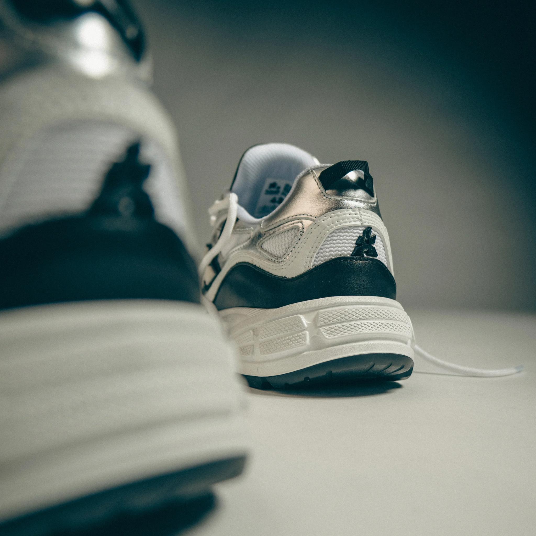 Sneakers - Cor-V Runner Black Shadow - Flower Instinct
