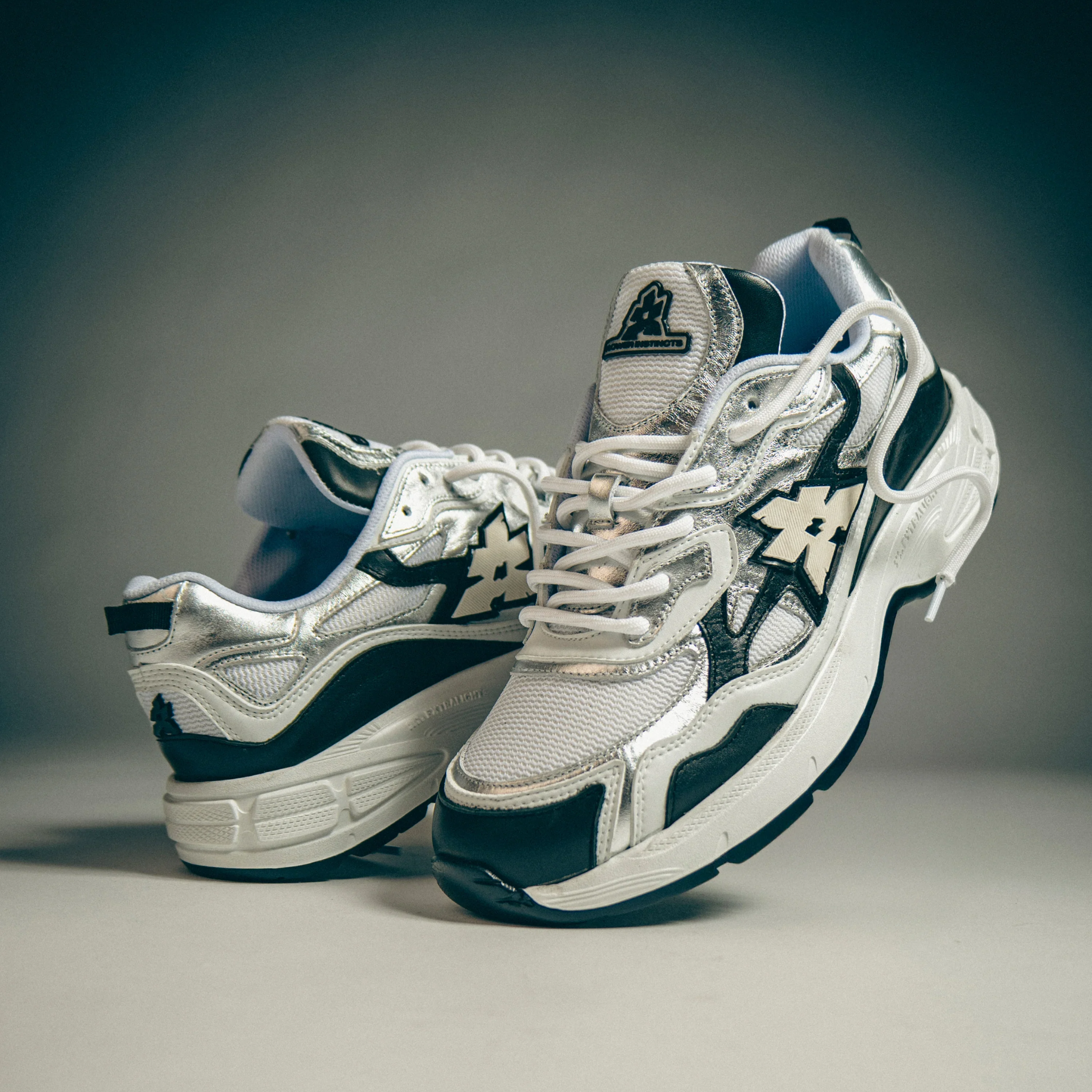 Sneakers - Cor-V Runner Black Shadow - Flower Instinct
